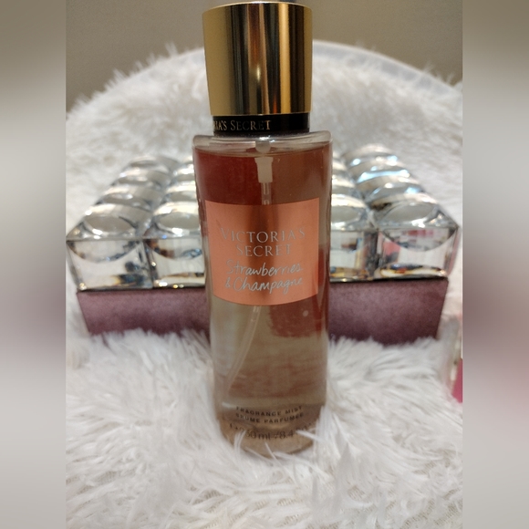 Victoria's Secret Limited Edition Strawberries & Champagne Fine Fragrance Mist - Picture 1 of 3